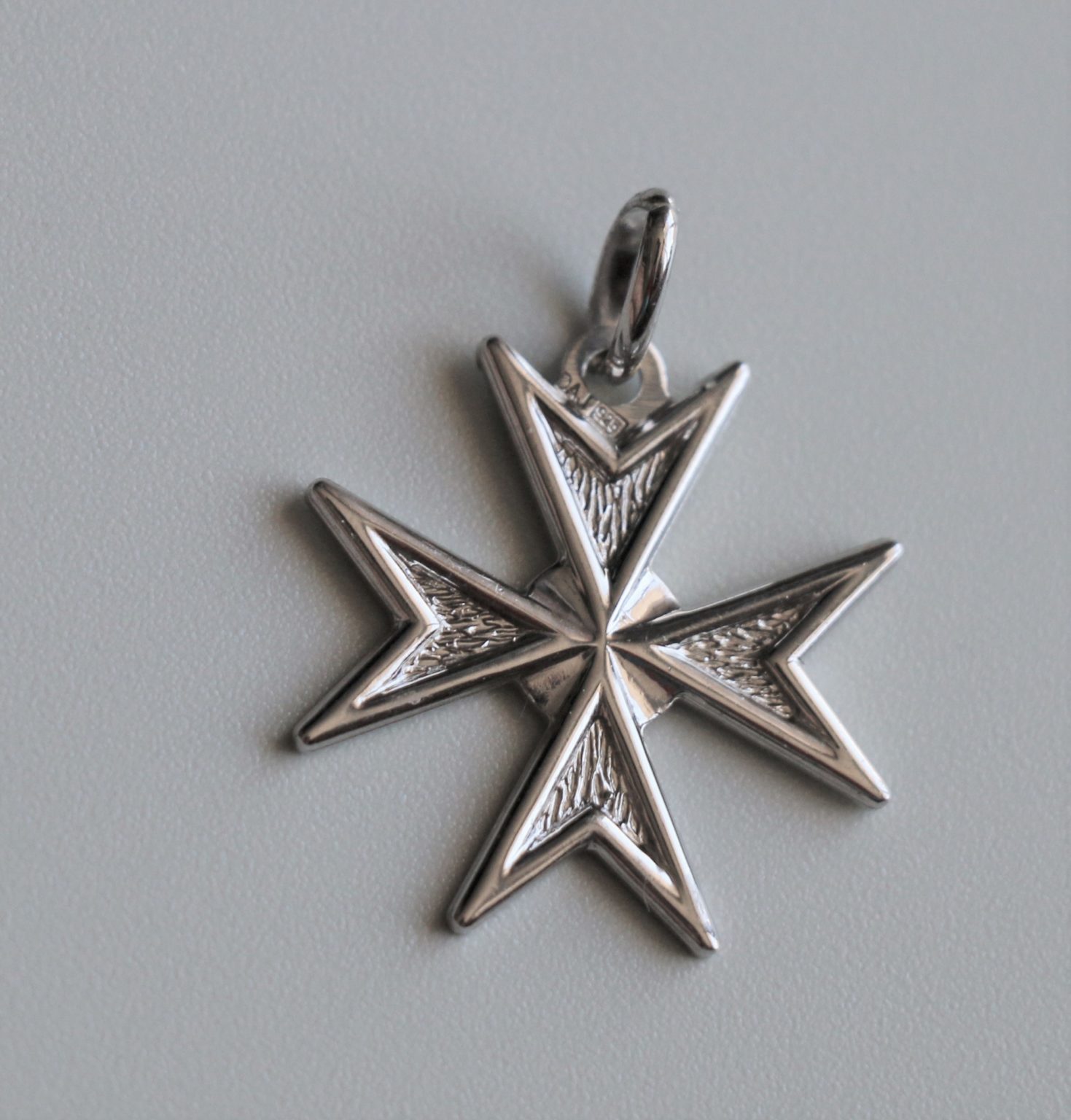 Maltese Cross Pendant Solid - D Goldline