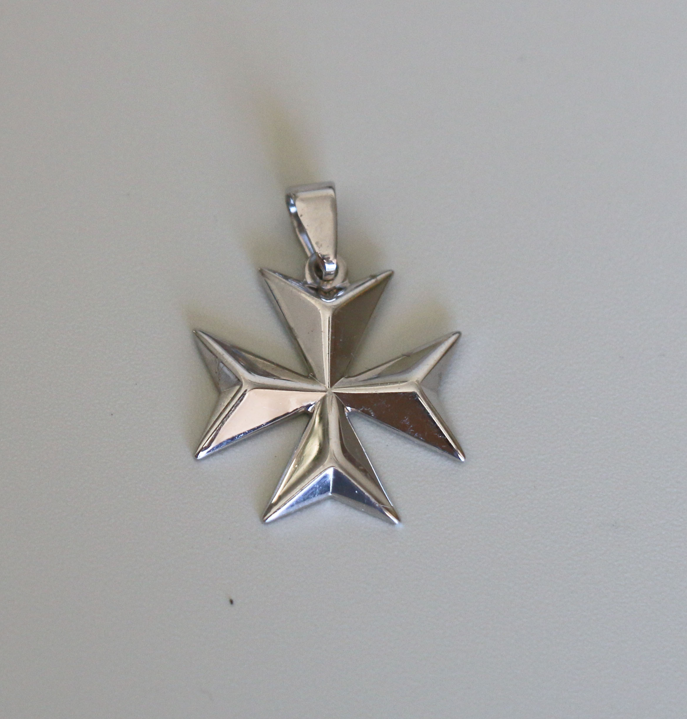 Solid Maltese Cross Plain Pendant - D Goldline