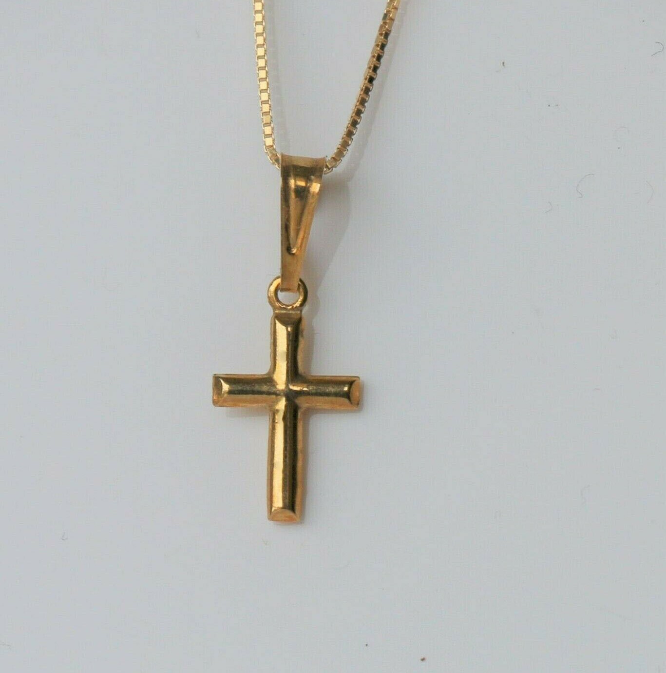 18kt Crucifix Pendant - D Goldline